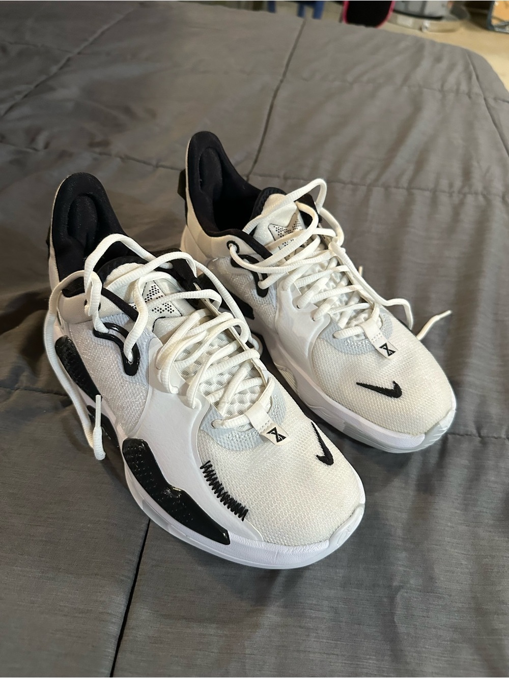 Nike PG 5 TB - Black and White Size 7